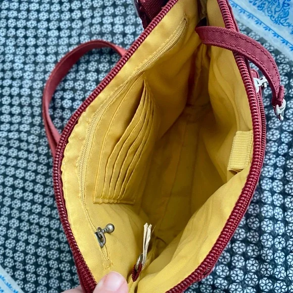 Baggallini Red Crossbody Bag - Picture 2 of 7